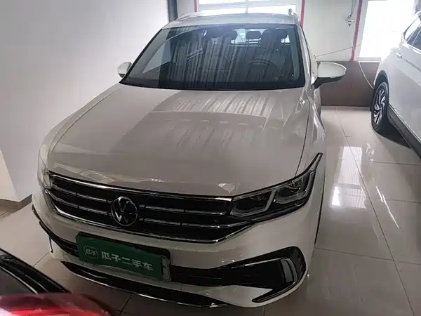 Volkswagen Tiguan L Plug-In Hybrid 2024