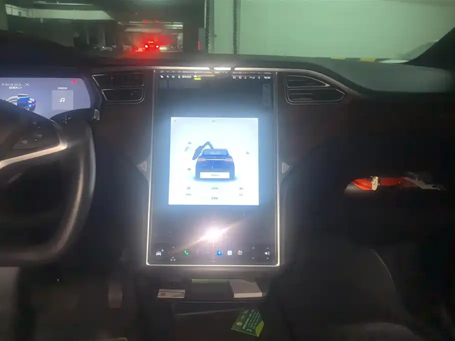 Tesla Model X 2019 — фото 13
