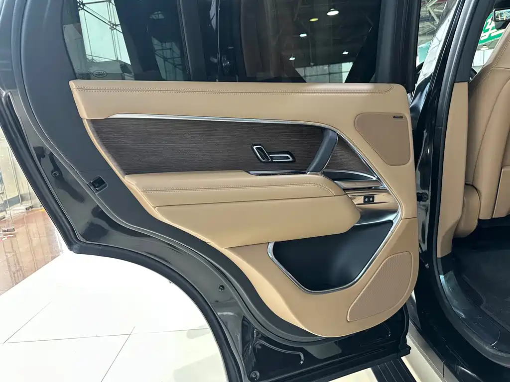 Land Rover Range Rover 2023 — фото 13