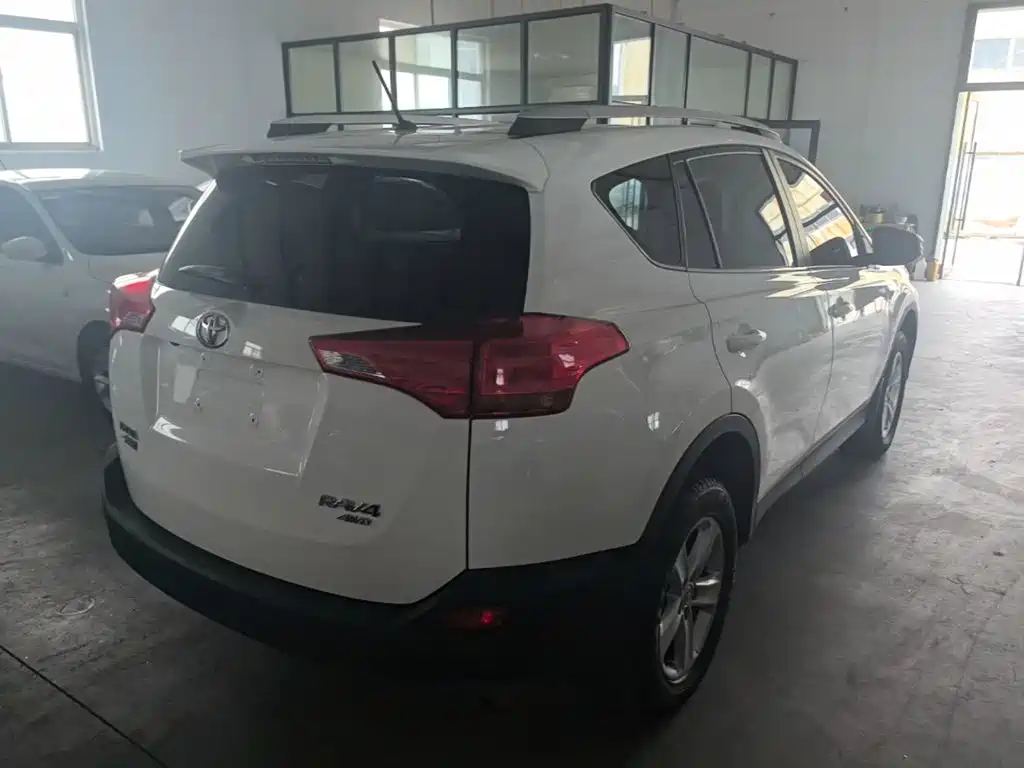 Toyota RAV4 2014 — фото 7
