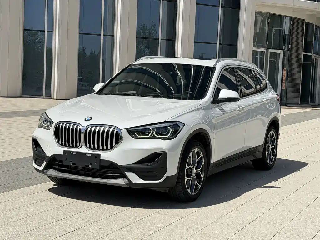 BMW X1 2022 — фото 1