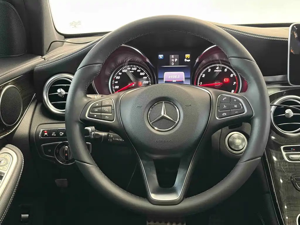 Mercedes-Benz GLC 2016 — фото 19