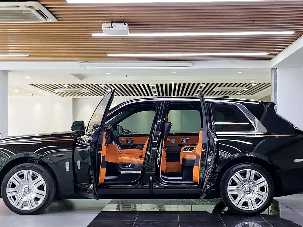 Rolls-Royce Cullinan 2022 — фото 4