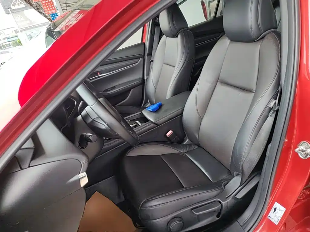 Mazda 3 Axela 2019 — фото 15