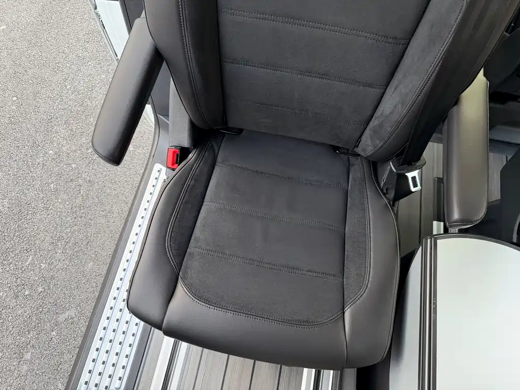 Volkswagen Multivan 2019 — фото 15