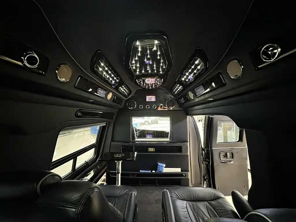 GMC Savana 2016 — фото 11