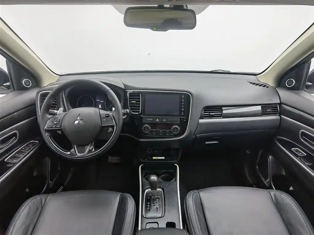 Mitsubishi Outlander 2019 — фото 5