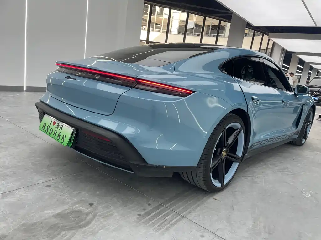 Porsche Taycan 2021 — фото 17