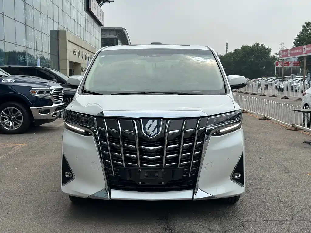 Toyota Alphard 2023 — фото 2