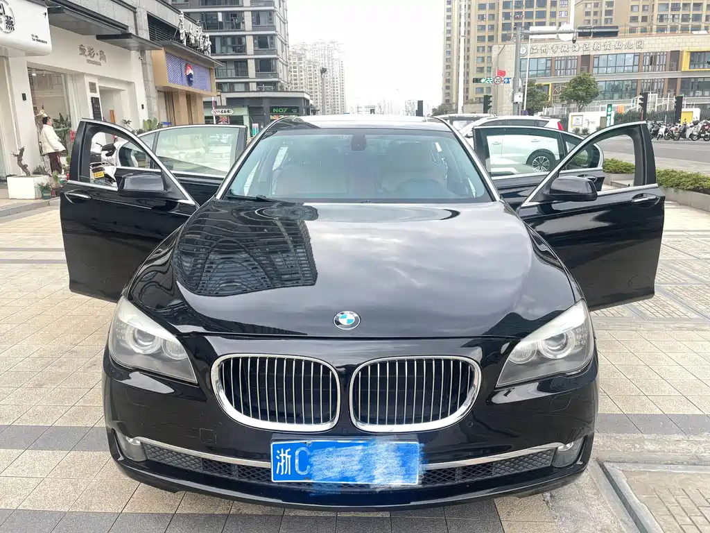 BMW 7 Series 2012 — фото 15