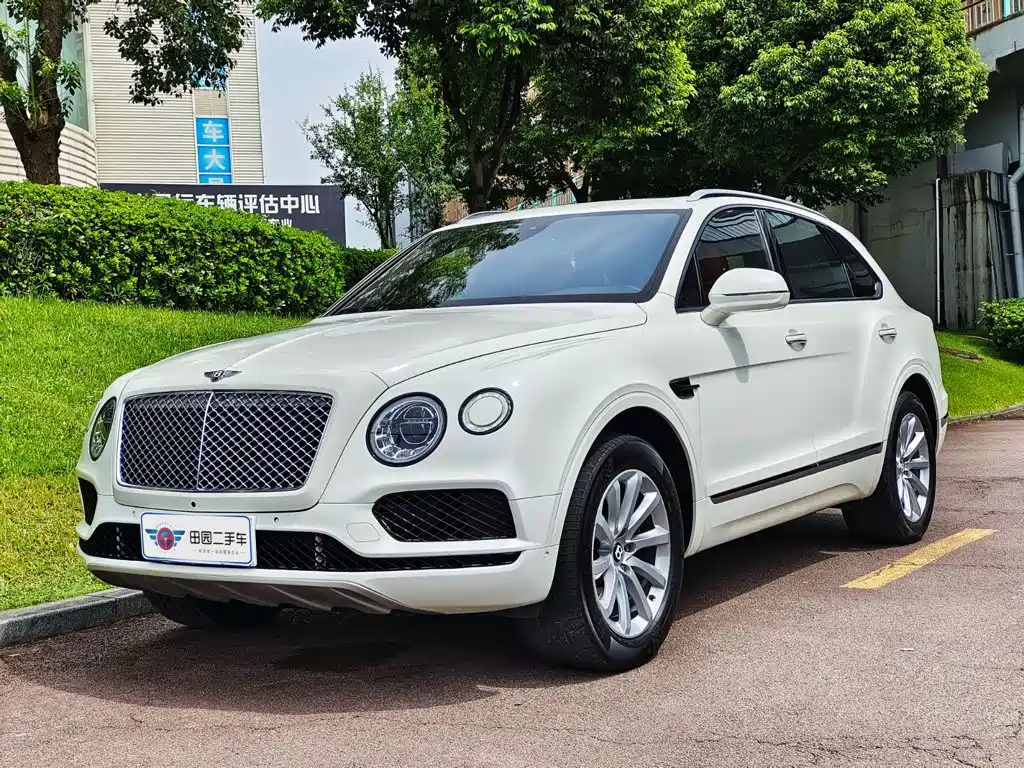 Bentley Bentayga 2018 — фото 1