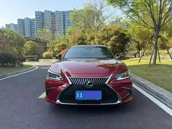 Lexus ES 2018