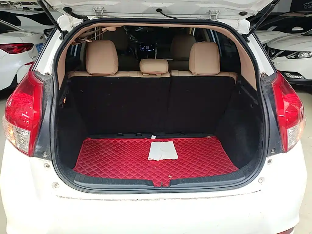 Toyota Yaris L 2014 — фото 19