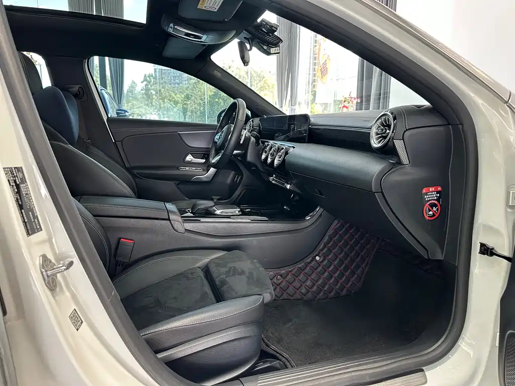 Mercedes-Benz A-Class 2023 — фото 31