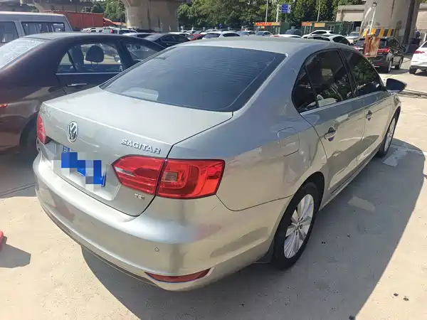 Volkswagen Sagitar 2015