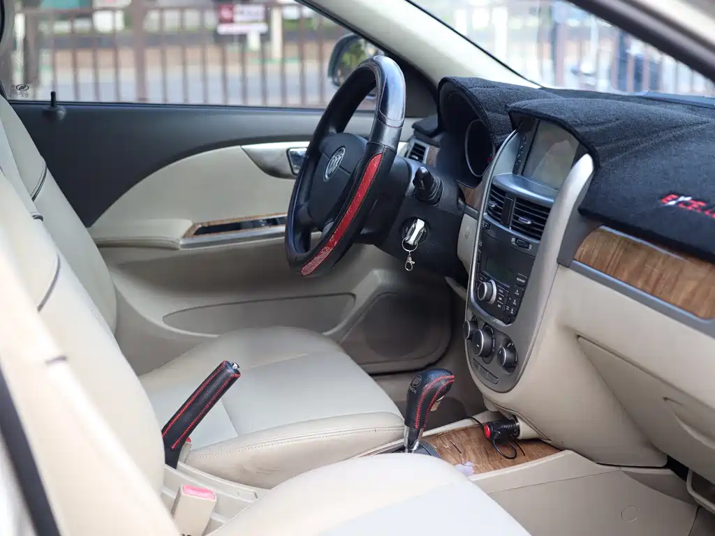 Buick Excelle 2015 — фото 22
