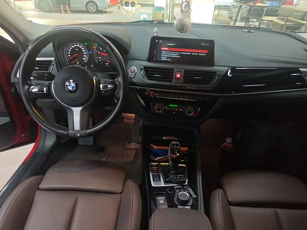 BMW 1 Series 2020 — фото 10