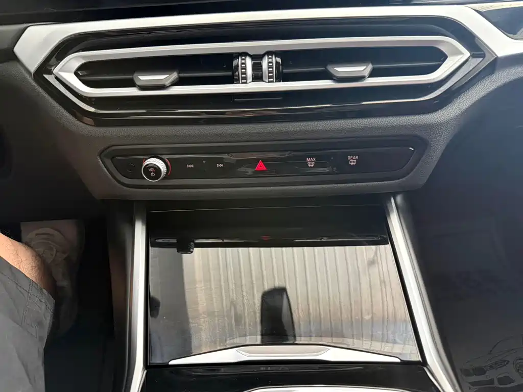 BMW 3 Series 2023 — фото 16