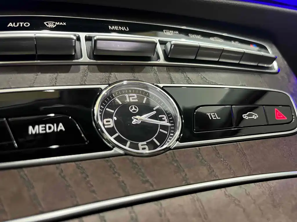 Mercedes-Benz E-Class 2019 — фото 16