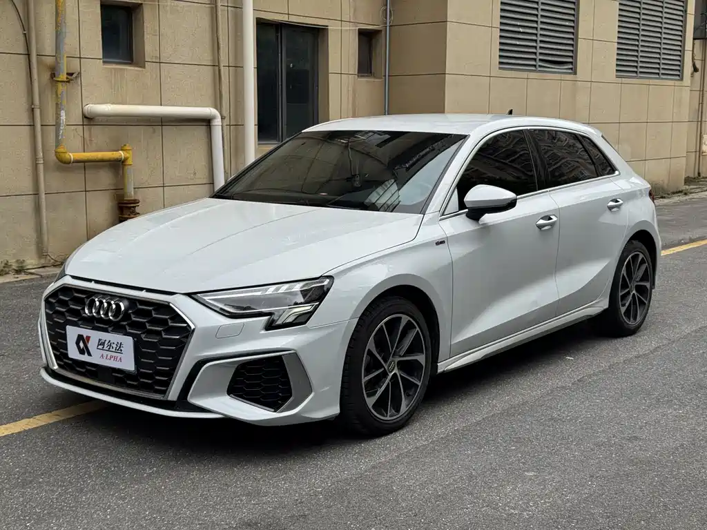 Audi A3 2022 — фото 1