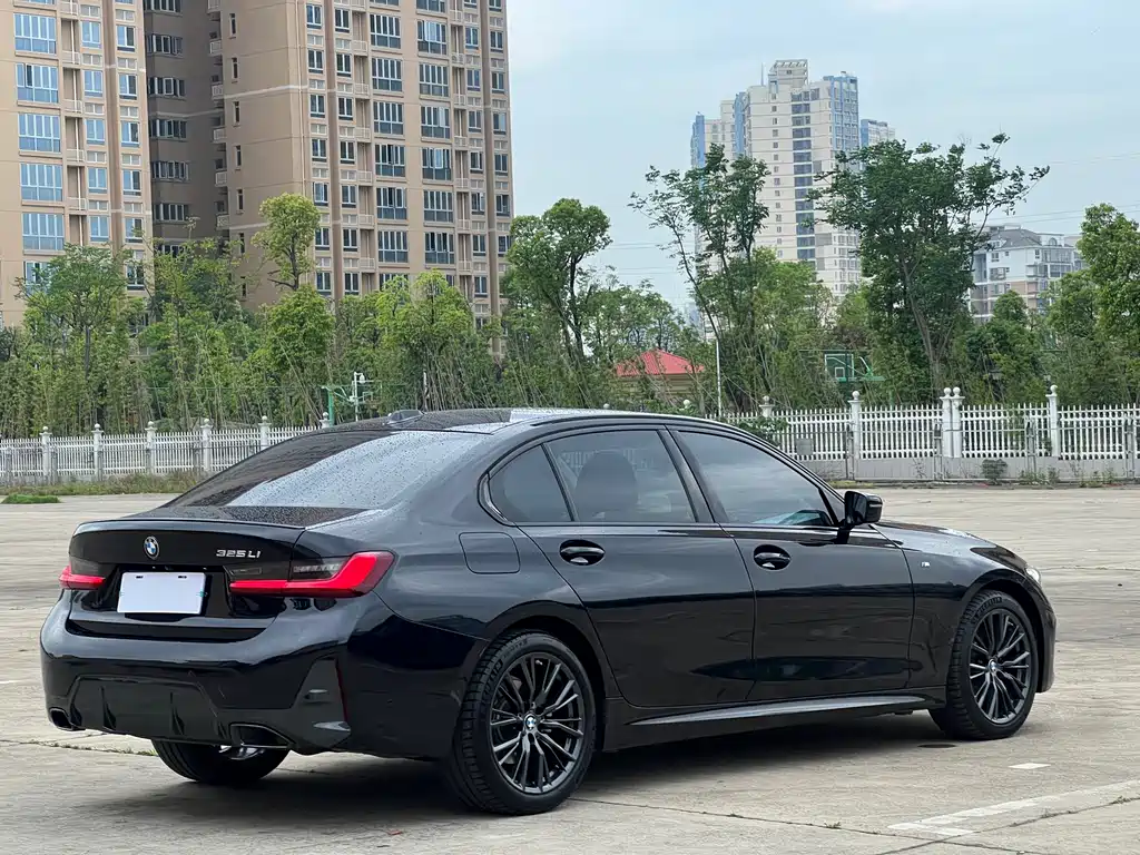 BMW 3 Series 2023 — фото 15