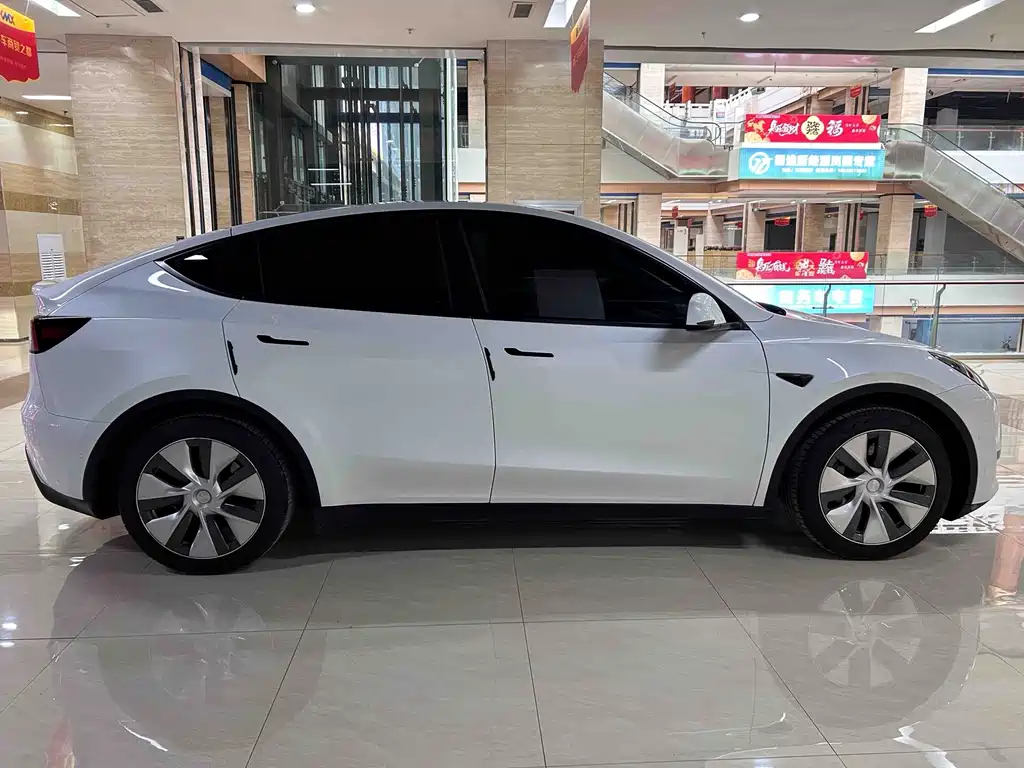 Tesla Model Y 2022 — фото 10