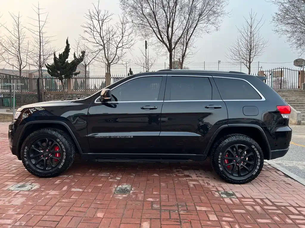 Jeep Grand Cherokee 2016 — фото 2
