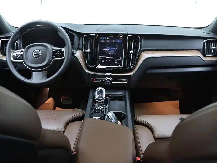 Volvo XC60 2024 — фото 29
