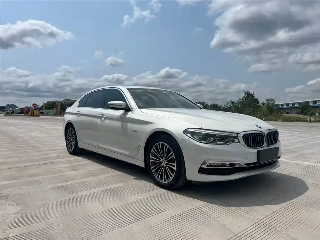 BMW 5 Series 2018 — фото 3