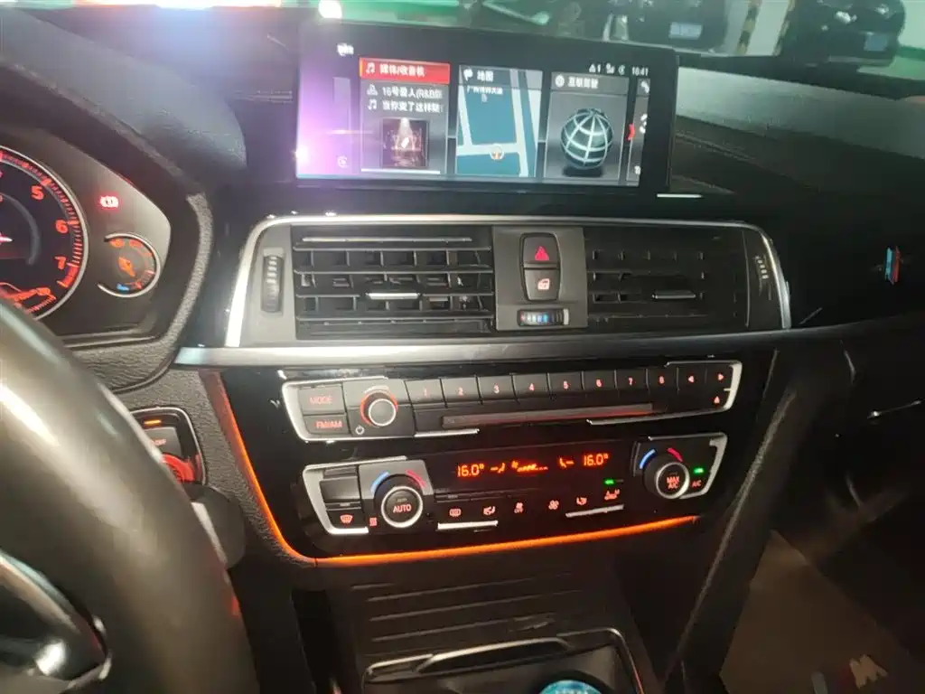 BMW 3 Series 2018 — фото 10