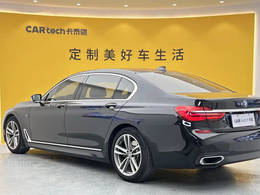 BMW 7 Series 2018 — фото 29