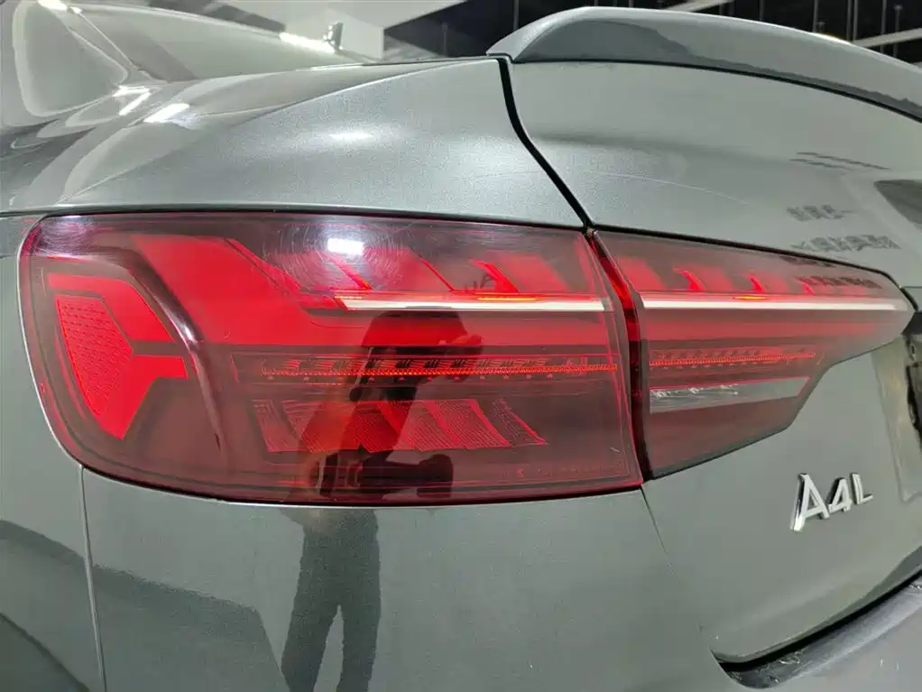 Audi A4L 2021 — фото 14