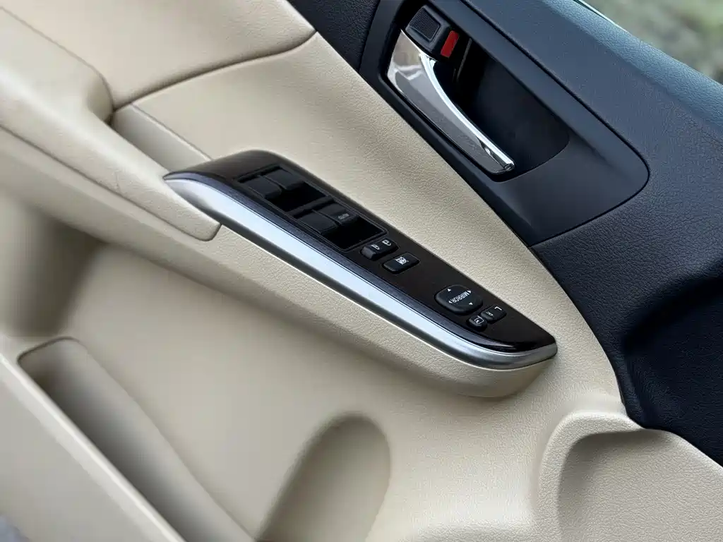 Toyota Camry 2015 — фото 14