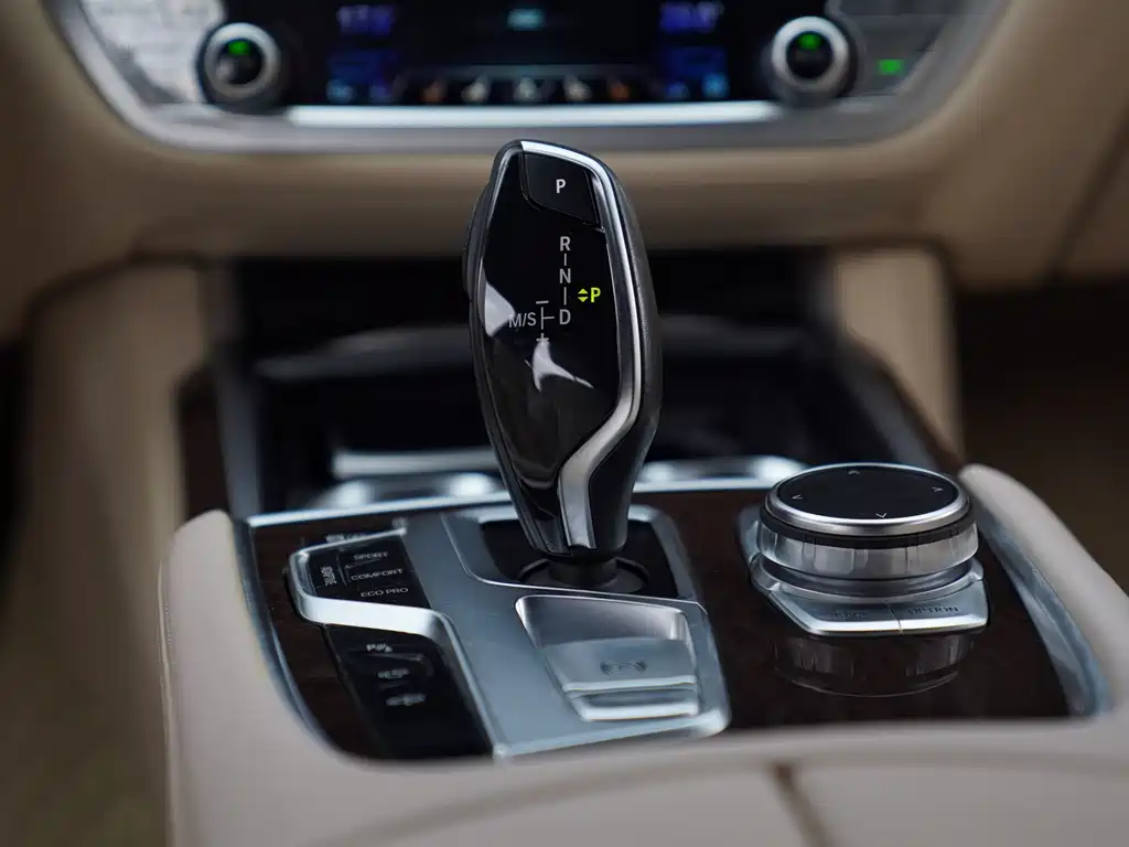BMW 7 Series 2015 — фото 10