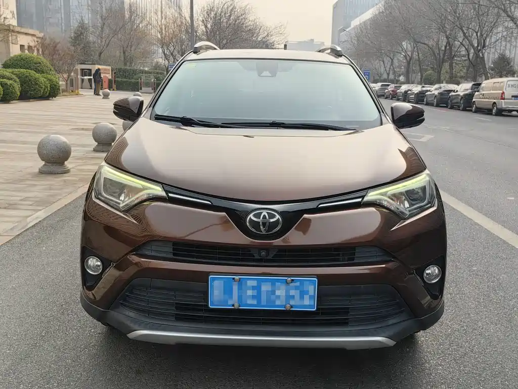 Toyota RAV4 2018 — фото 6