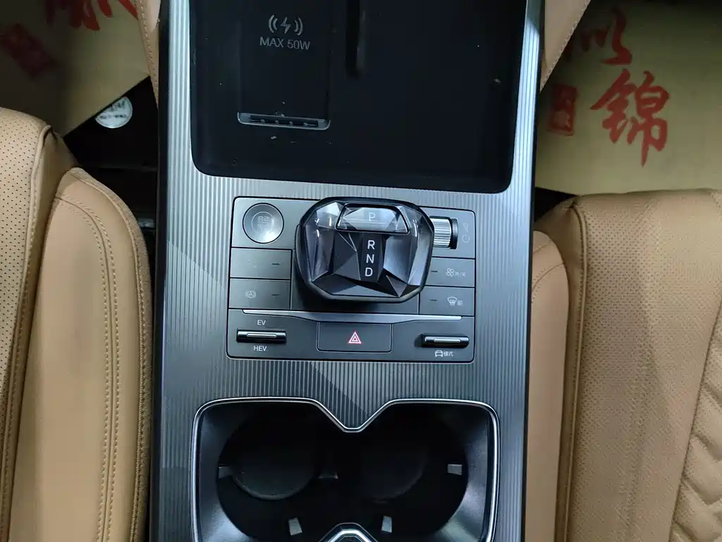 BYD L DM-i 2025 — фото 16