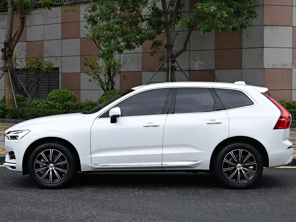 Volvo XC60 2020 — фото 2