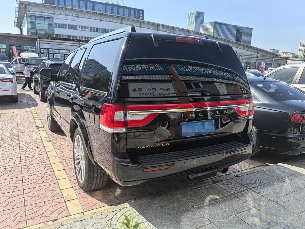 Lincoln Navigator 2017 — фото 18