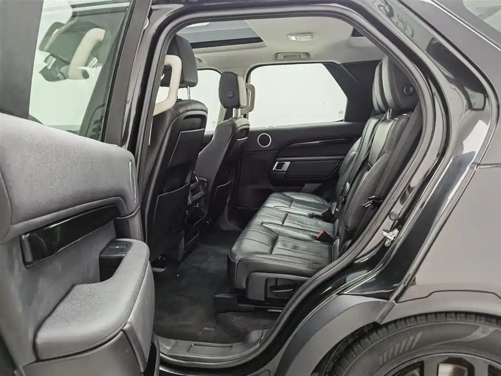 Land Rover Discovery 2018 — фото 15