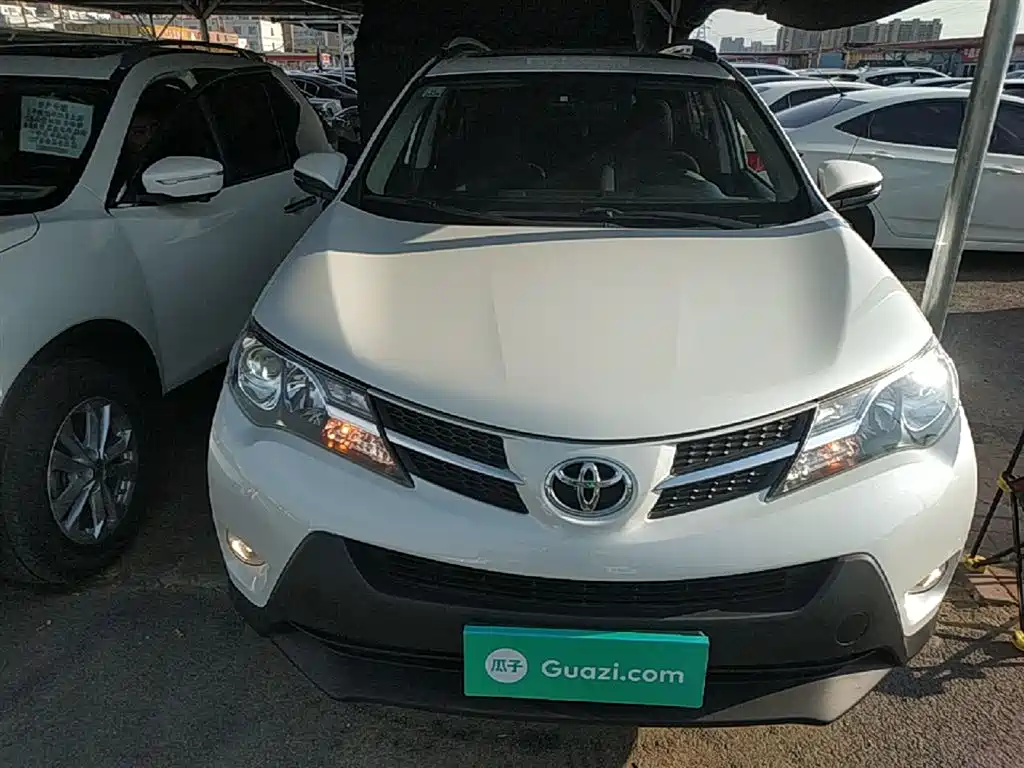 Toyota RAV4 2015 — фото 3