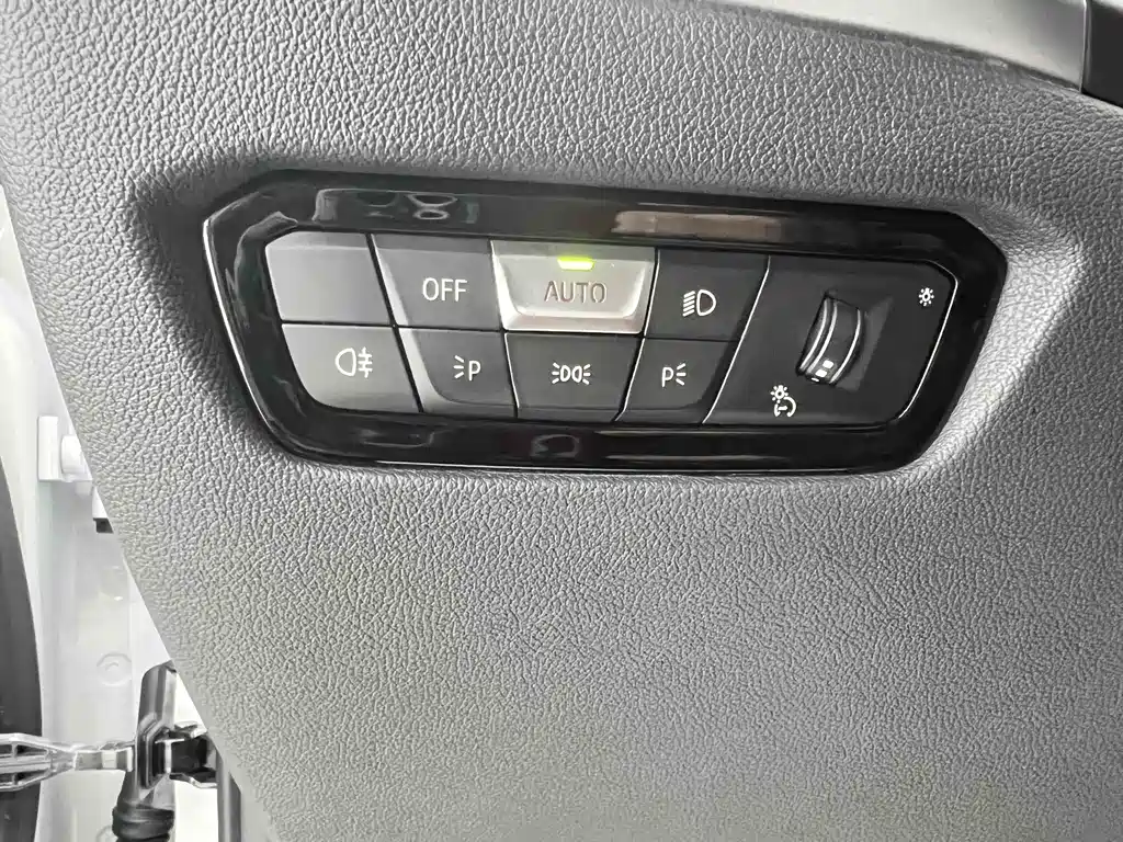 BMW 3 Series 2023 — фото 15
