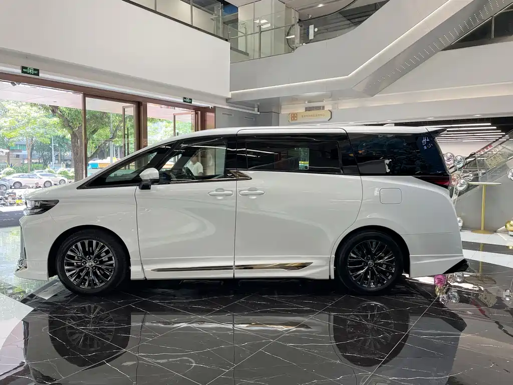 Toyota Vellfire 2026 — фото 16