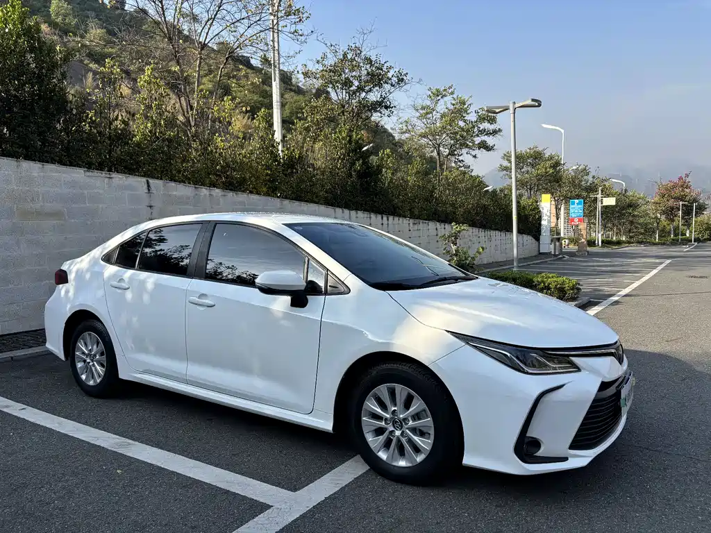 Toyota Corolla 2023 — фото 3