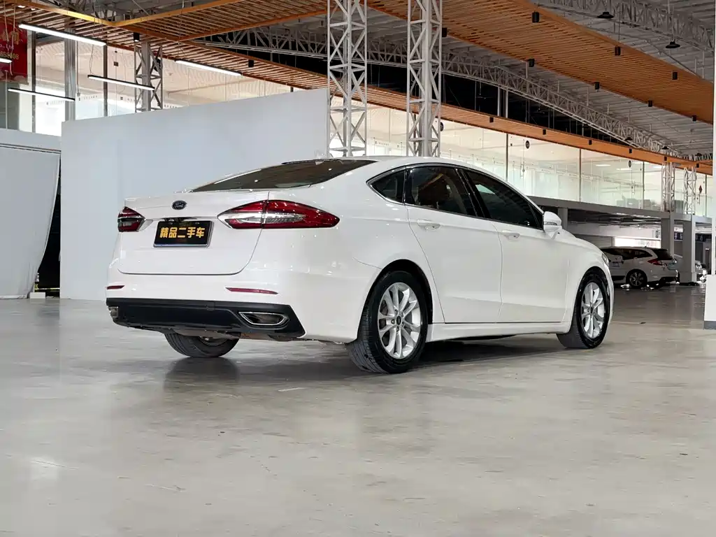 Ford Mondeo 2020 — фото 9