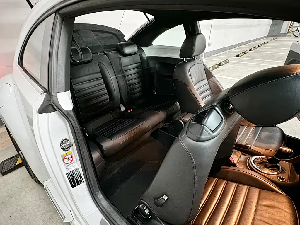 Volkswagen Beetle 2018 — фото 10