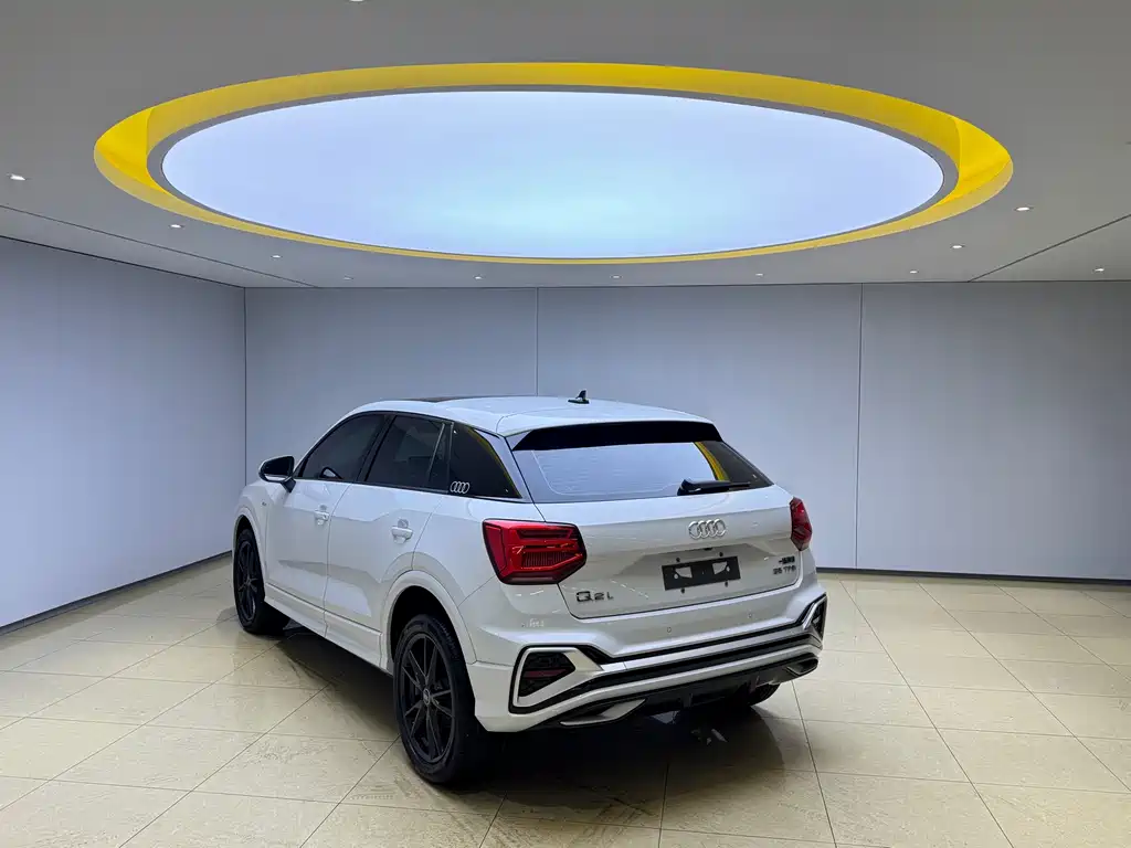 Audi Q2L 2023