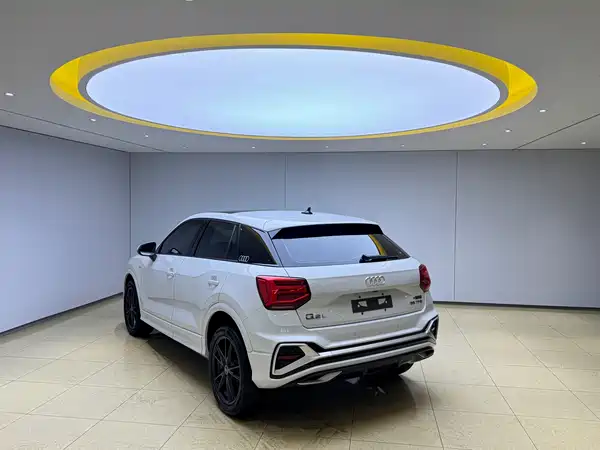 Audi Q2L 2023