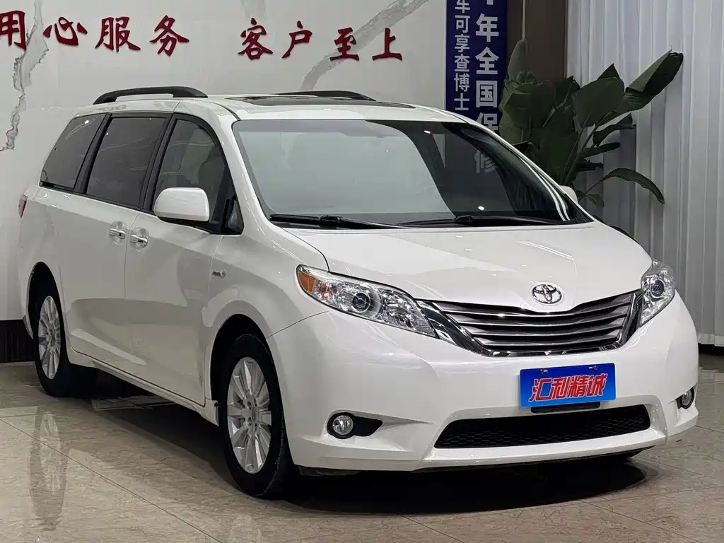 Toyota Sienna 2017 — фото 3