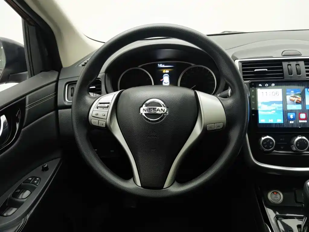 Nissan Tiida 2017 — фото 11