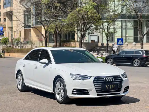 Audi A4L 2018